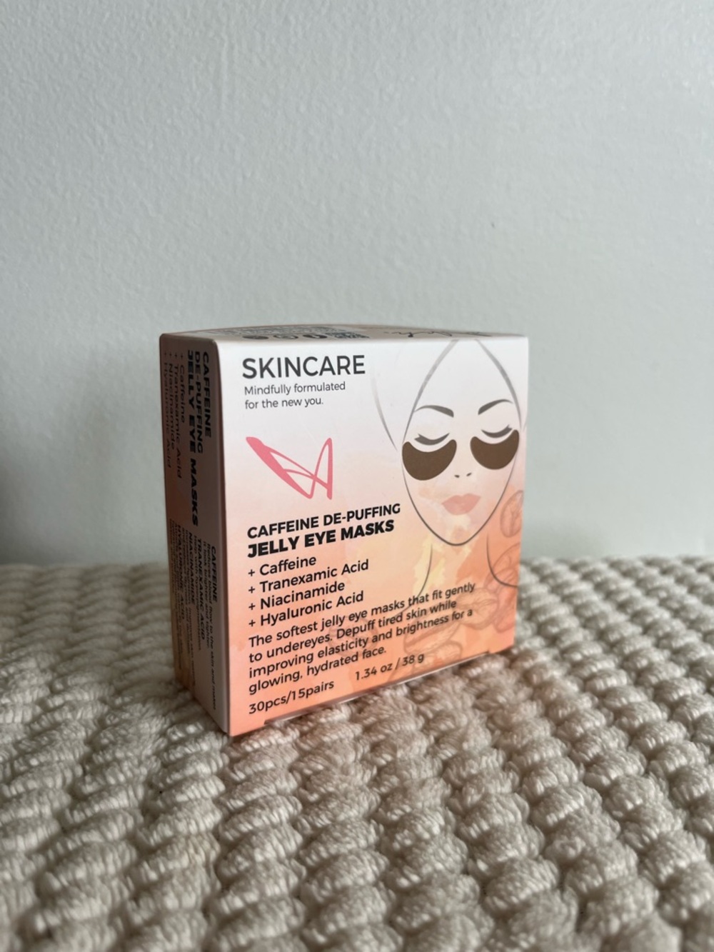 De-puffing Jelly eye masks with caffeine